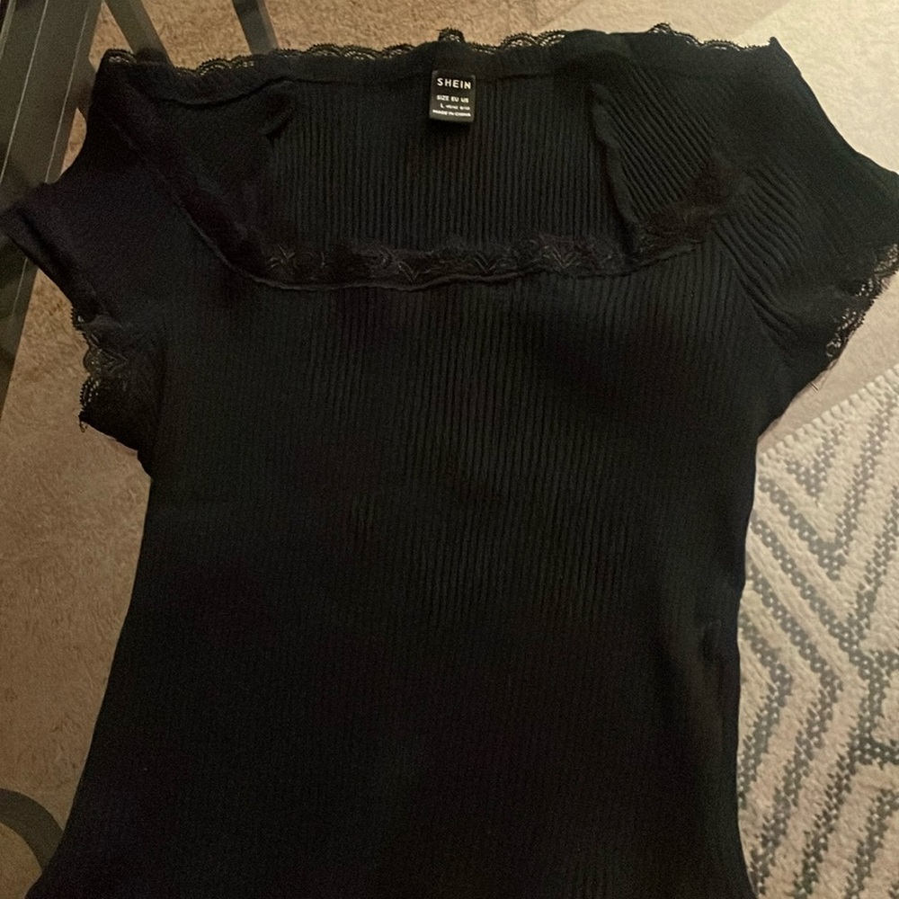 size large, great material, cute lace on the top